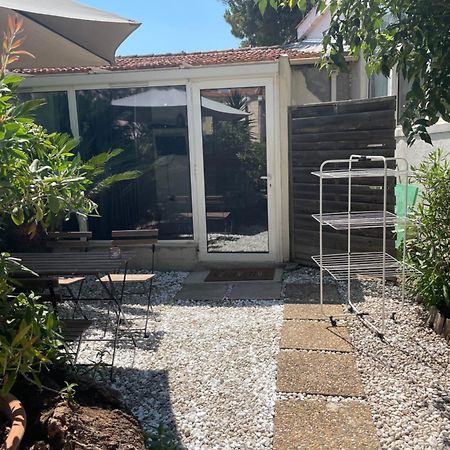 Apartamento Cozy House With Parking And Garden Niza Exterior foto