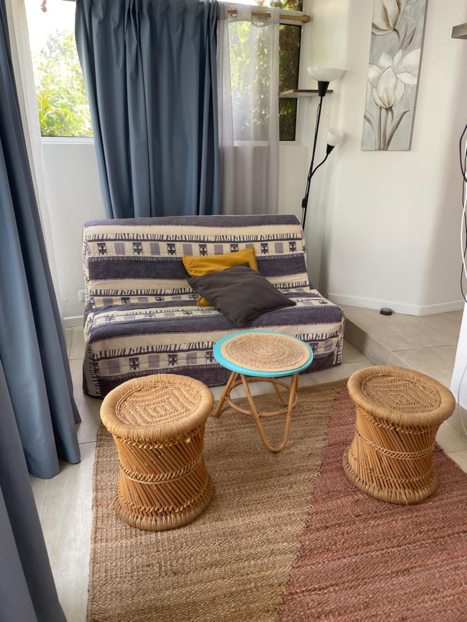 Apartamento Cozy House With Parking And Garden Niza Exterior foto