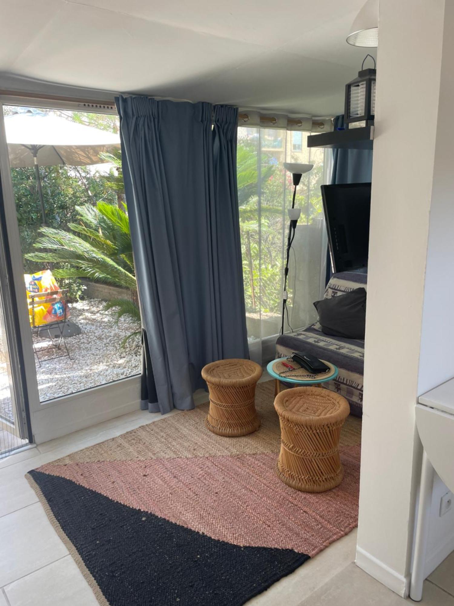 Apartamento Cozy House With Parking And Garden Niza Exterior foto