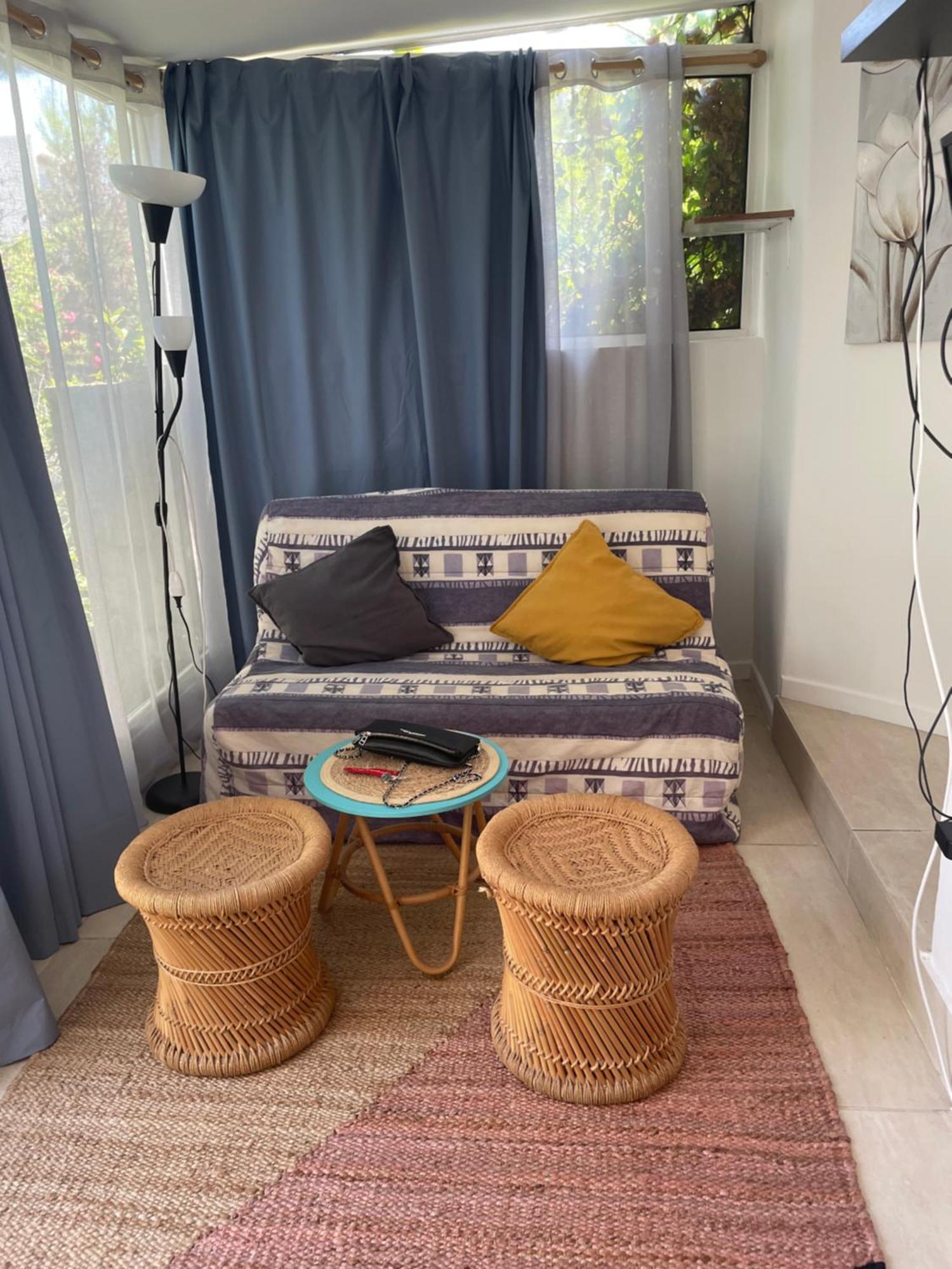 Apartamento Cozy House With Parking And Garden Niza Exterior foto